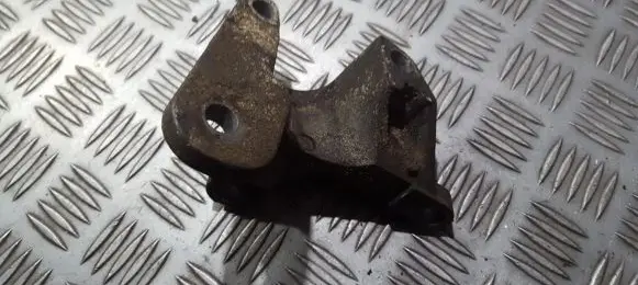 Ford Focus Engine mounting bracket