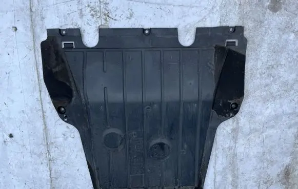 Renault Captur Engine splash shield/under tray 758904230R