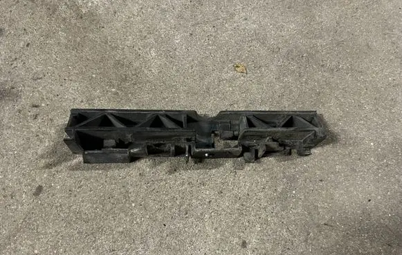 Audi A6 C7 Front bumper mounting bracket 4G0853921