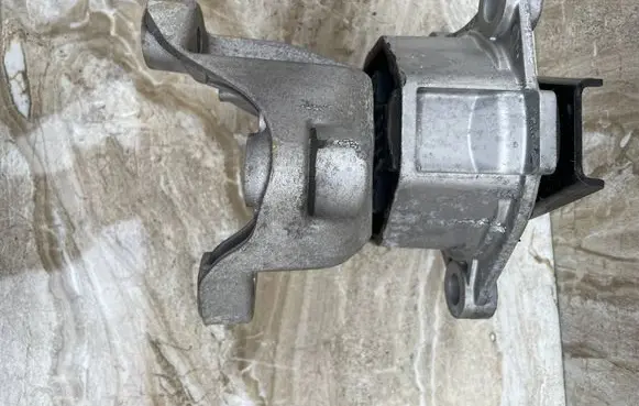 Volvo C40 Engine mount bracket 32298843 31686296