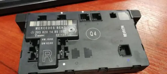 Mercedes-Benz C W203 Door control unit/module 2038201485