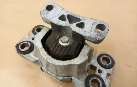 Land Rover Discovery Sport Gearbox mount EJ327M121AD
