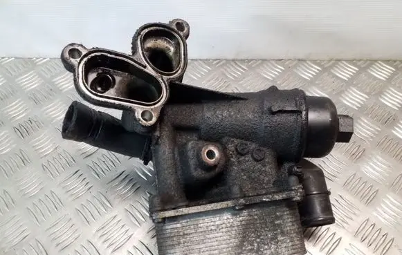 Opel Vivaro Oil filter mounting bracket
