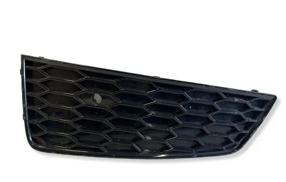 Audi Q3 8U Front bumper lower grill 8U0807681T