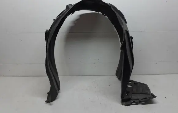 Front wheel arch liner splash guards
