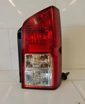 Nissan Pathfinder R51 Rear/tail lights 22016550