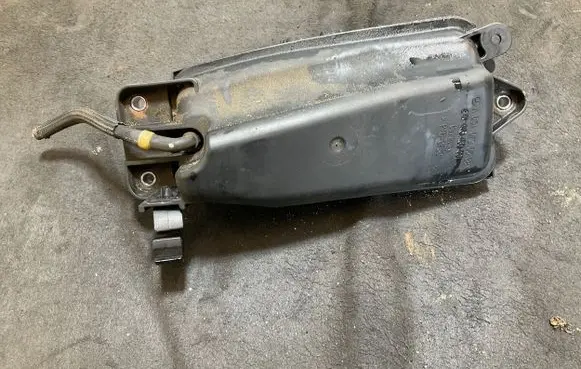 Vacuum air tank