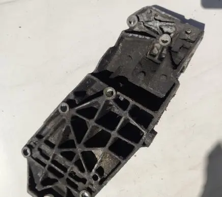 Peugeot 607 Generator/alternator bracket 9657818980