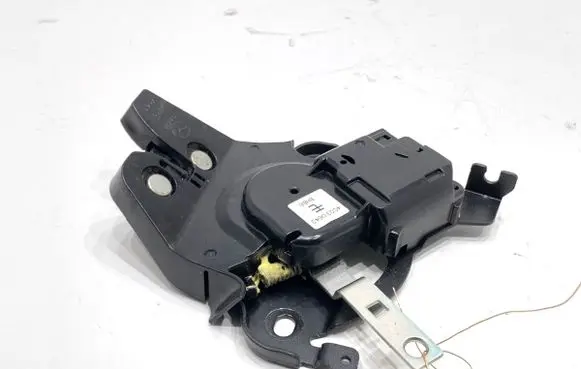 Mazda 3 II Tailgate exterior lock 