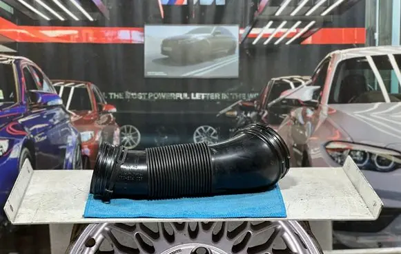 Volkswagen Multivan T7 Air intake hose/pipe 7T0129684