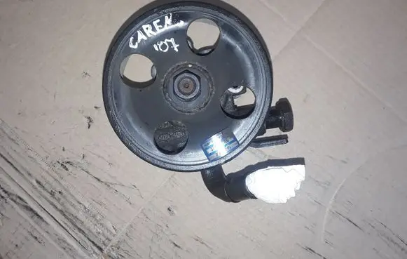 KIA Carens II Power steering pump 571002G200
