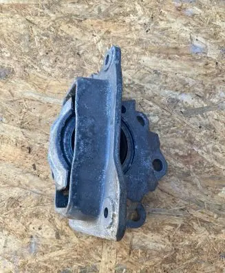 Volvo XC90 Engine mount bracket 32255204