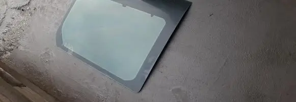 Land Rover Discovery 3 - LR3 Rear side window 2008R