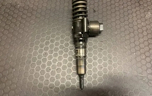 Audi A4 S4 B7 8E 8H Fuel injector 03G130073G
