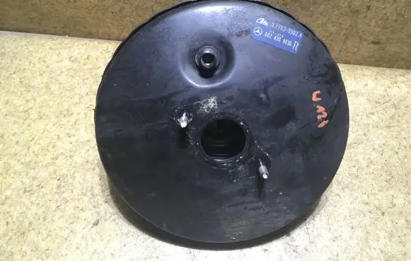 Mercedes-Benz E W124 Brake booster 0024309630