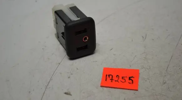 Opel Insignia B USB socket connector 13519224 35202353A
