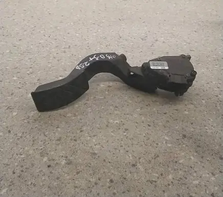 Volkswagen PASSAT B5.5 Accelerator throttle pedal 8D1721523F