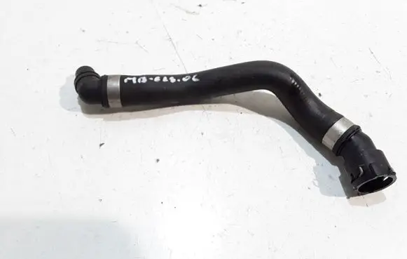 Mercedes-Benz CLS C219 Engine coolant pipe/hose