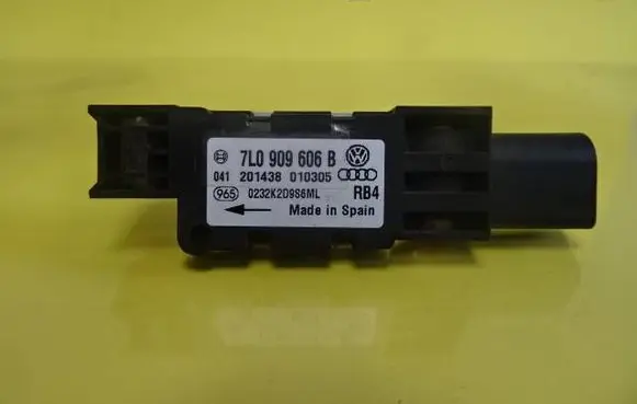 Audi A6 S6 C5 4B Airbag deployment crash/impact sensor 7L0909606B