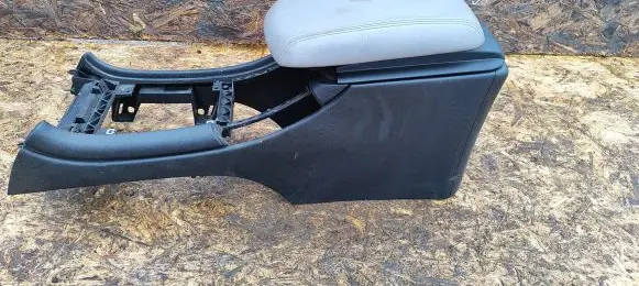 Peugeot 607 Armrest 9629447577
