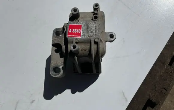 Volkswagen PASSAT B7 Engine mount bracket 1K0199262CR SWMA6
