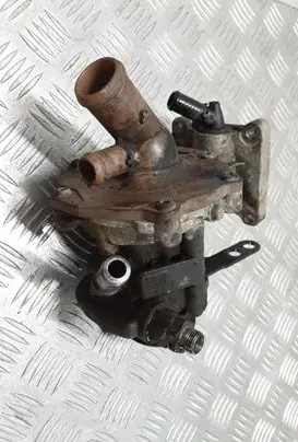 Ford Mondeo Mk III Power steering pump XS713A674BE
