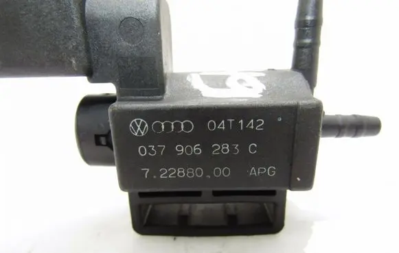 Volkswagen Touran I Turbo solenoid valve 037906283C