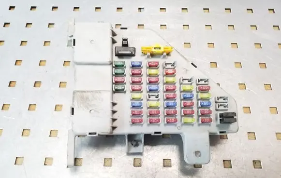Hyundai Tucson JM Fuse module 911102E500