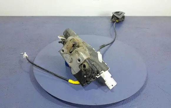 Peugeot Expert Front door lock 9681335380