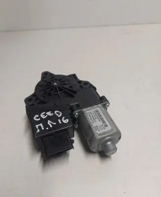 KIA Ceed Front door window regulator motor 82450A2010 001100544070