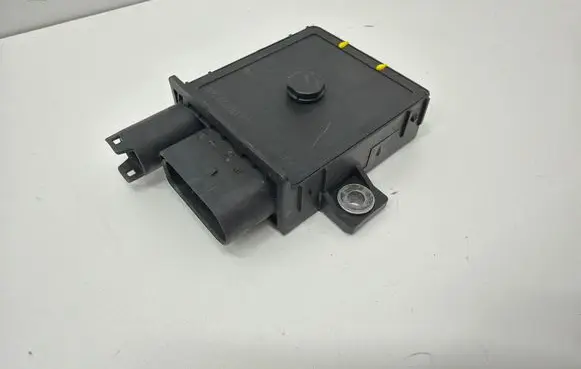 BMW 5 E60 E61 Glow plug pre-heat relay E2110022360