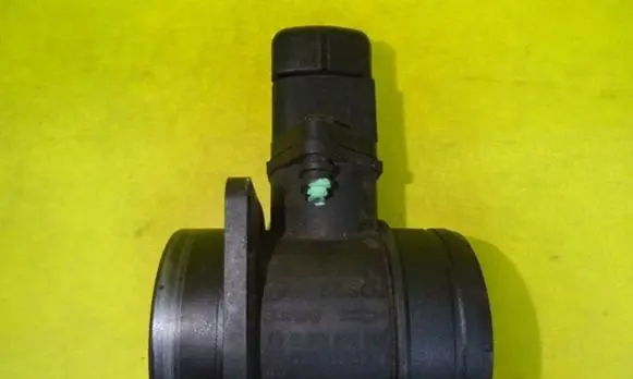Volkswagen New Beetle Mass air flow meter 038906461B 0281002531
