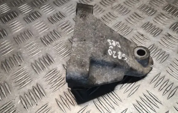 Mercedes-Benz S W220 Engine mounting bracket 6282230104 A6282230104
