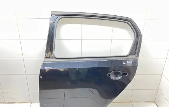 Volkswagen Up Rear door