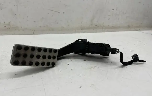 Mercedes-Benz CLA C118 X118 Accelerator throttle pedal A1773002100