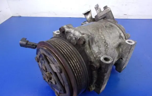 Ford Focus C-MAX Air conditioning (A/C) compressor (pump) 3M5H-19D629-SB