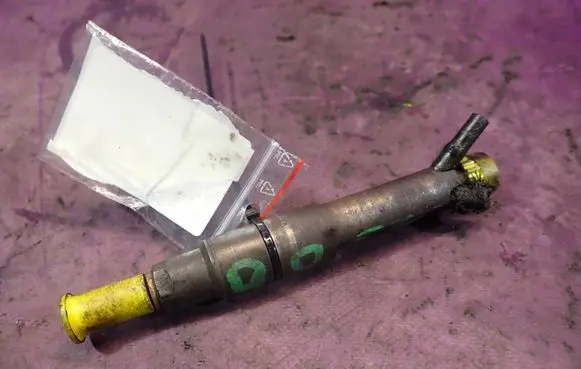 Audi A4 S4 B5 8D Fuel injector 