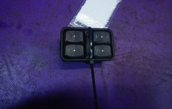 Opel Zafira A Quarter vent window switch 90561086