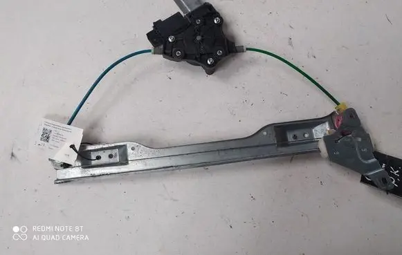 Opel Corsa D Front door window regulator with motor 72005001 0300401
