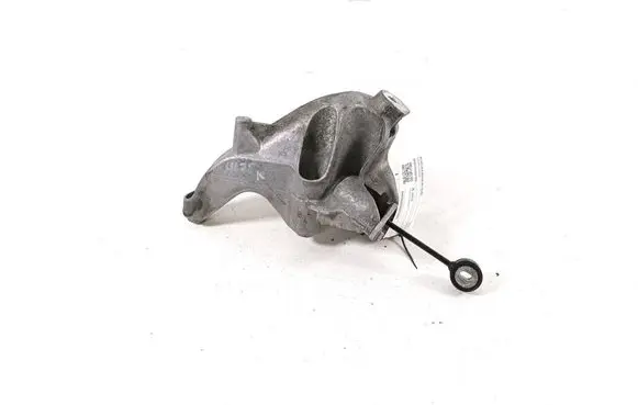 Engine mounting bracket