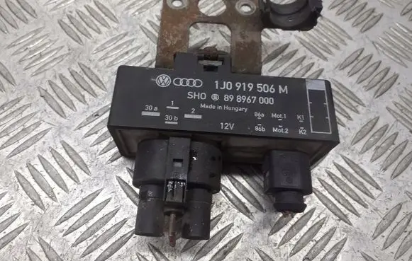 Volkswagen Polo IV 9N3 Coolant fan relay 1J0919506M