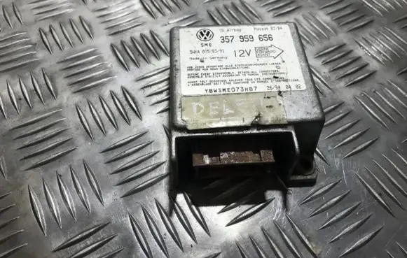 Volkswagen PASSAT B4 Airbag control unit/module 357959656 5wk40758391