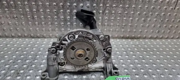 Volkswagen Golf VIII Oil pump S25145859 05C115103A