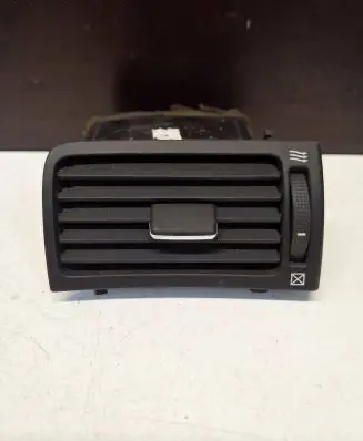 Toyota Avensis T250 Dashboard side air vent grill/cover trim