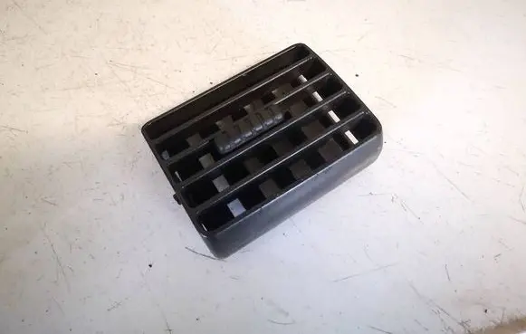 Nissan X-Trail T30 Dash center air vent grill