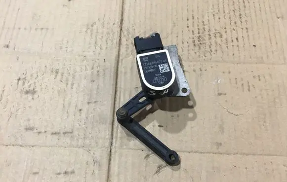 Headlight/headlamp level sensor
