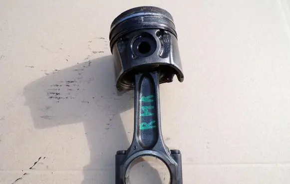 Fiat Scudo Piston with connecting rod 085190