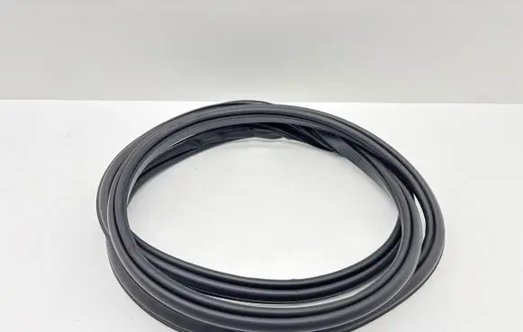 Volvo XC60 Front door rubber seal 32245061