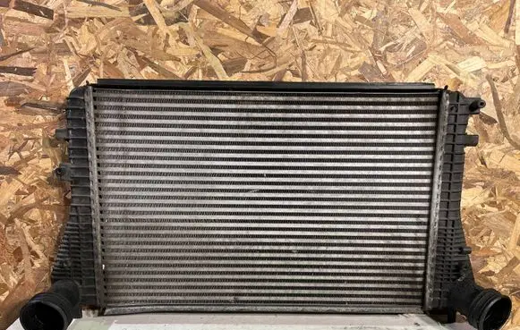 Volkswagen Golf IV Intercooler air channel guide 1K0145803A