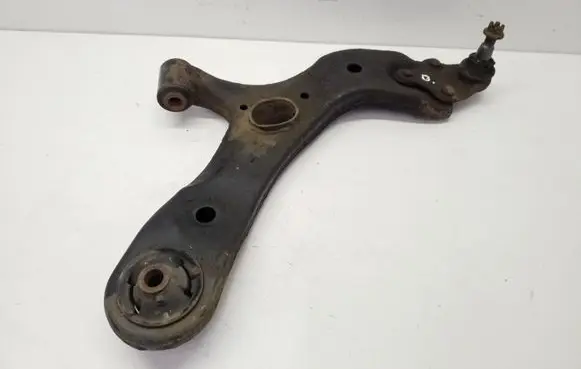 Toyota Avensis T270 Front lower control arm/wishbone